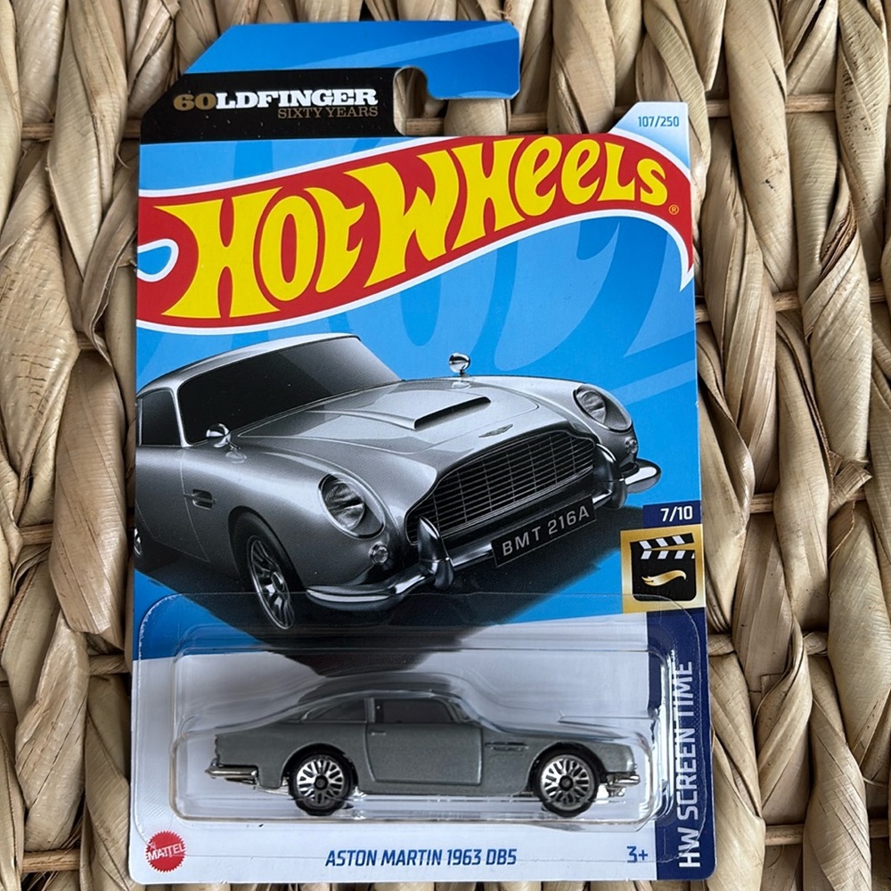 Hot Wheels Aston Martin 1963 DB5 60 Years Goldfinger James Bond Collectible Car